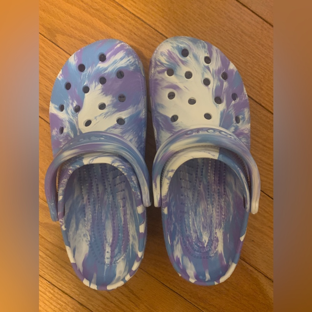 Marbled Crocs